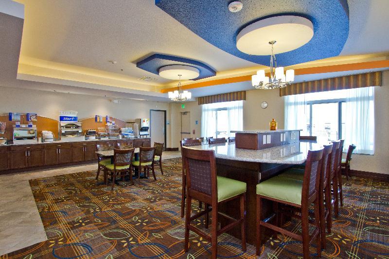 Holiday Inn Express And Suites Denver East Peoria Street, An Ihg Hotel Екстериор снимка